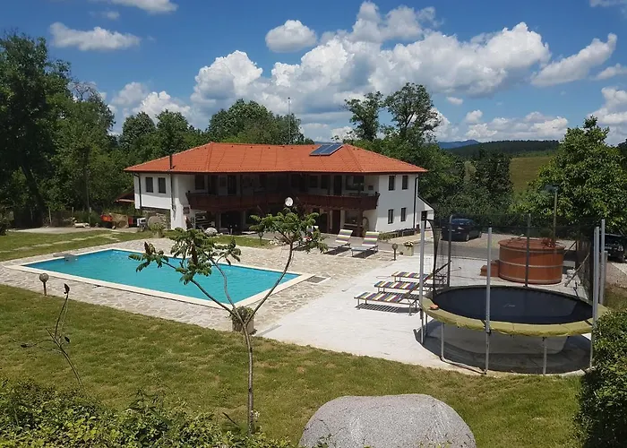 Къща за гости небесните пасбища Osikovitsa